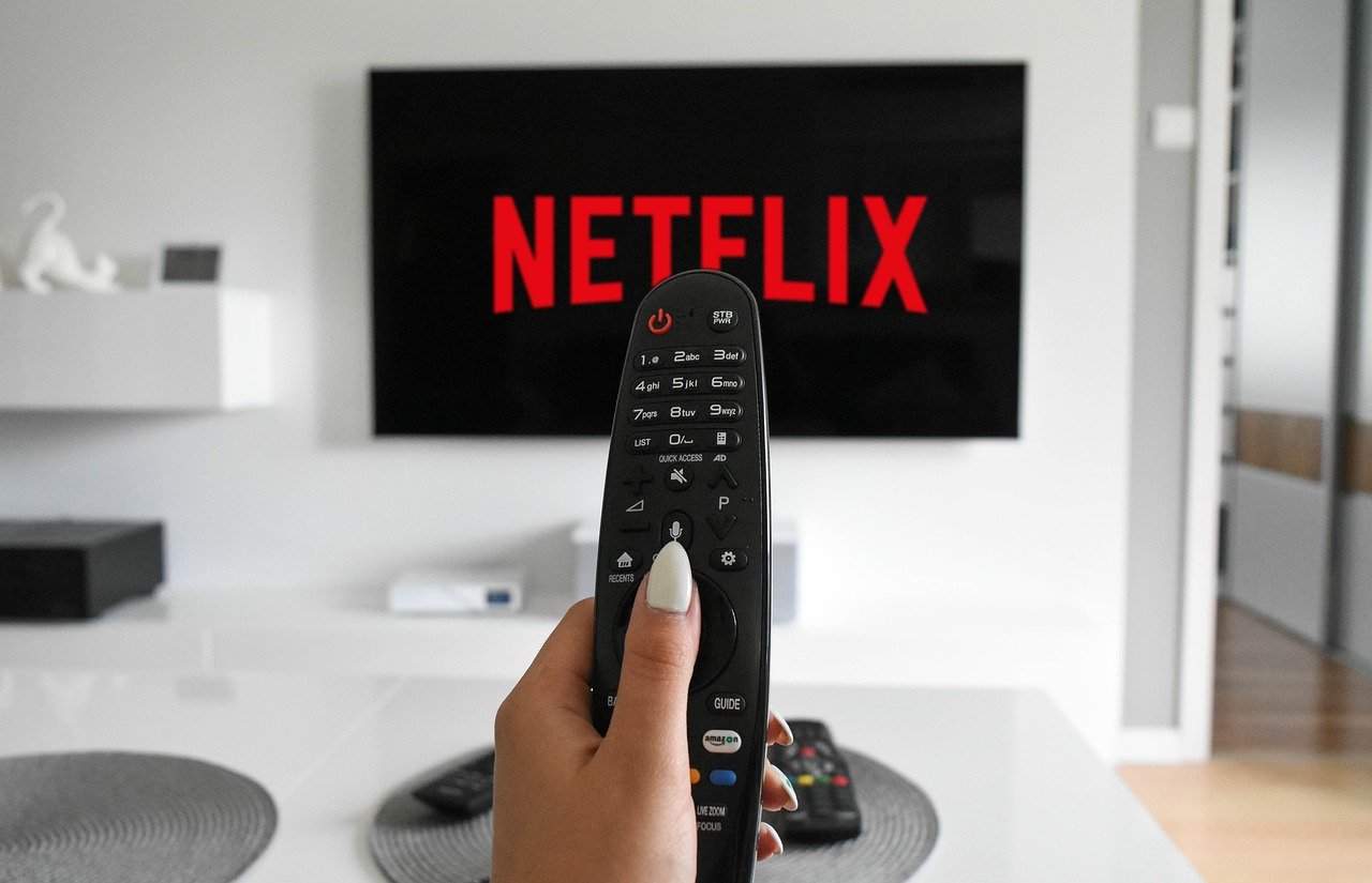Films Made For Netflix Look More Like Tv Shows Heres The Technical Reason Why